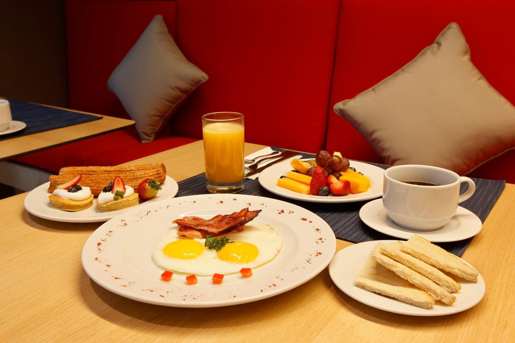 Hotel Ikonik Miraflores 4*