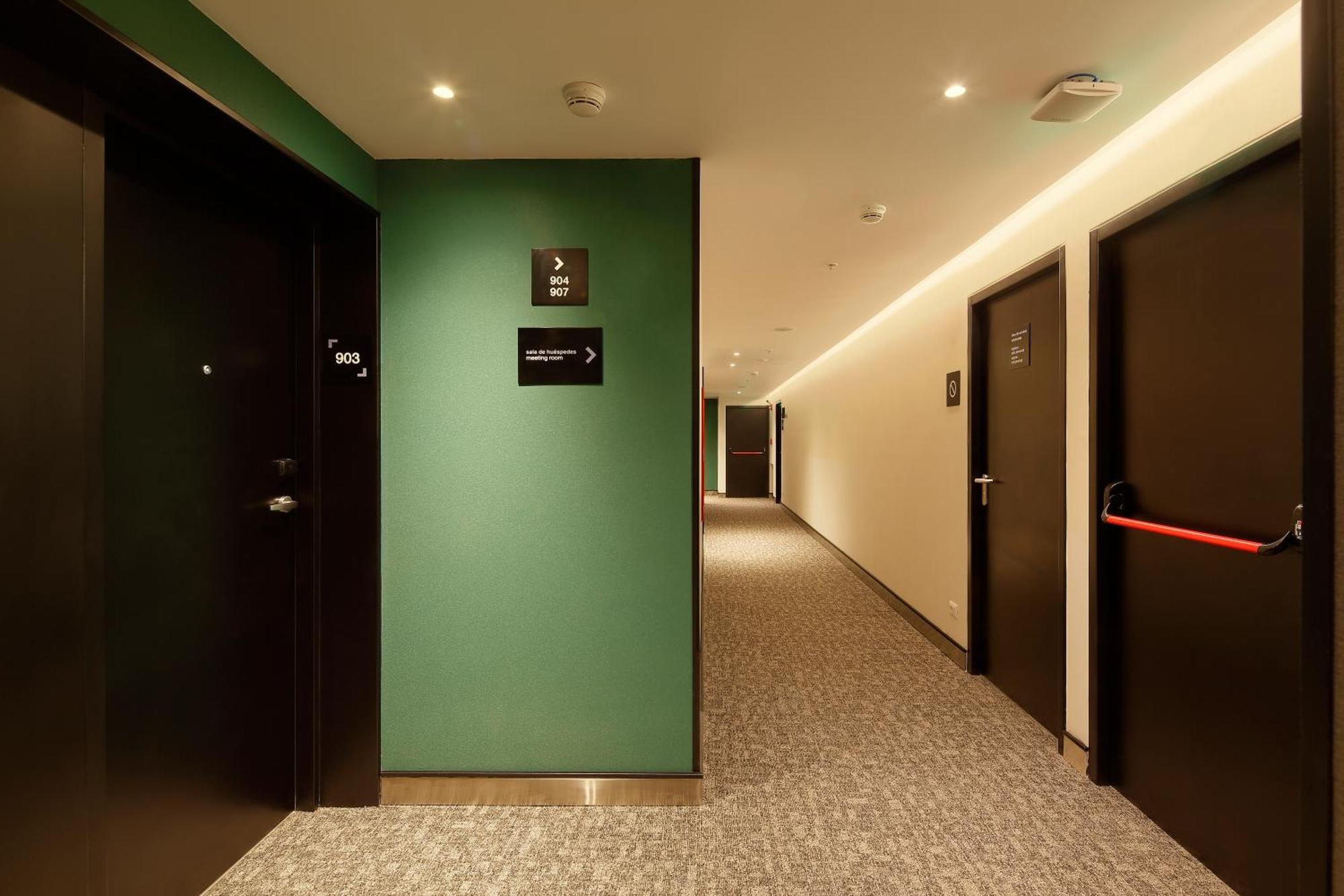Ikonik Miraflores Hotel 4*