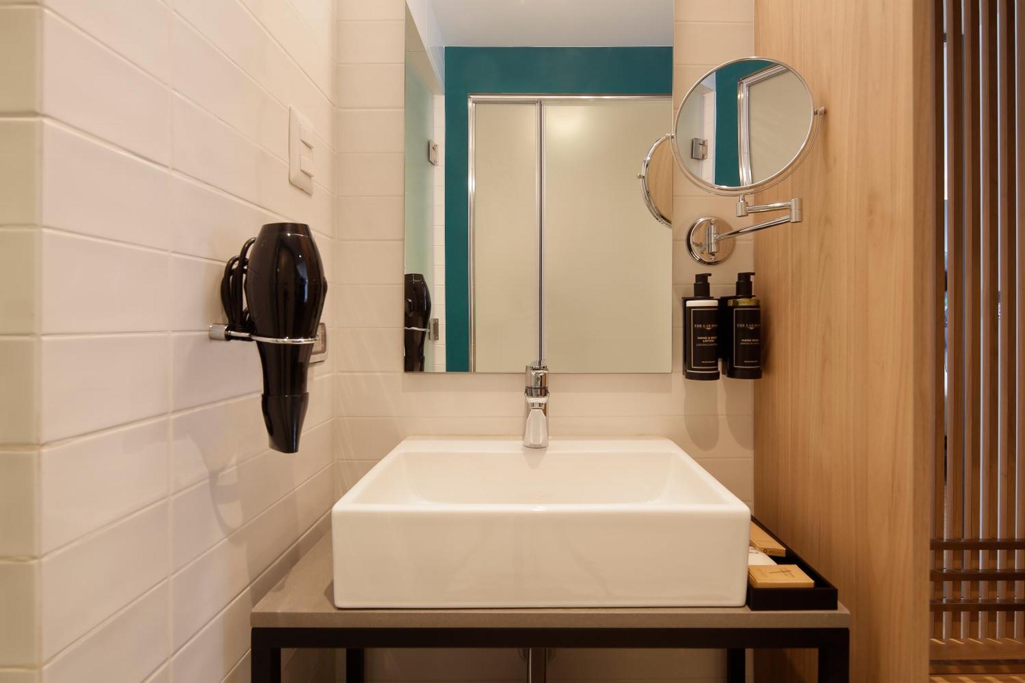 Ikonik Miraflores Hotel